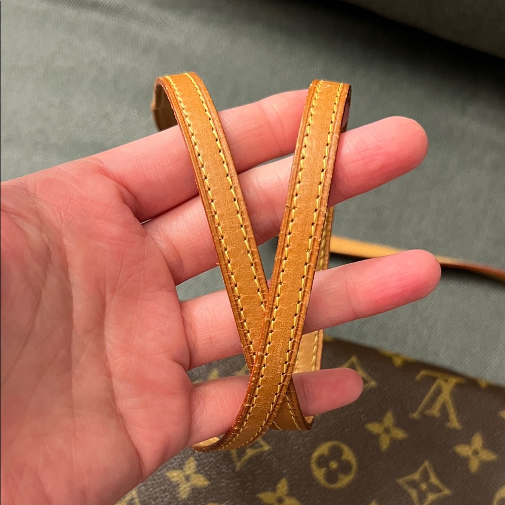 AUTHENTIC Louis Vuitton Brown Monogram - Picture 5 of 6